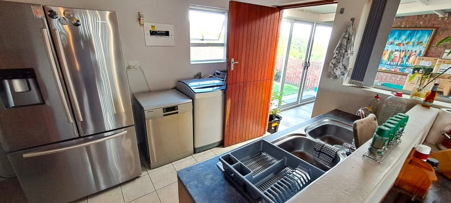 3 Bedroom Property for Sale in Paradise Beach Eastern Cape